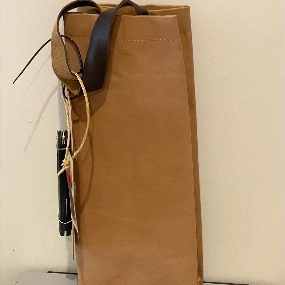 2-piece graphic wine bag and bottle opener set